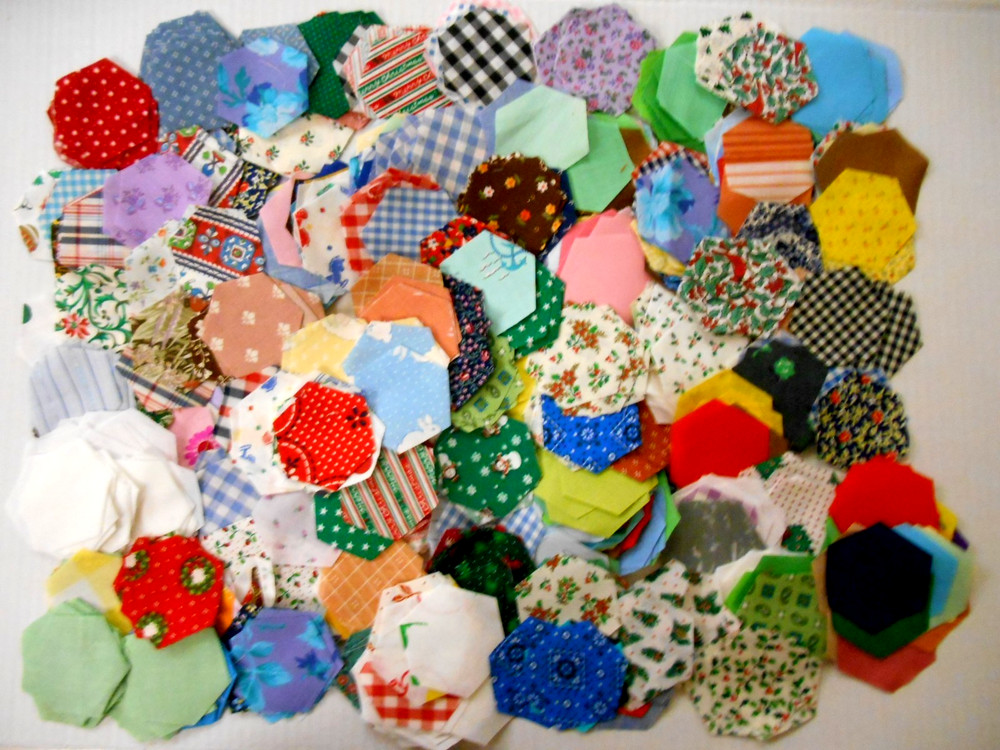 Lot of 900 Hexagon Quilt Pieces Prints Solids Christmas Florals & Template