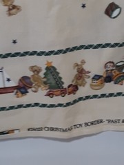 1995 Daisy Kingdom Fabric #26022 Christmas Double Border, Past & Present 1 Yard