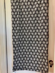 6 yds 24″ 100 % Cotton Fabric Hibiscus Flowers dotted field/Black and White