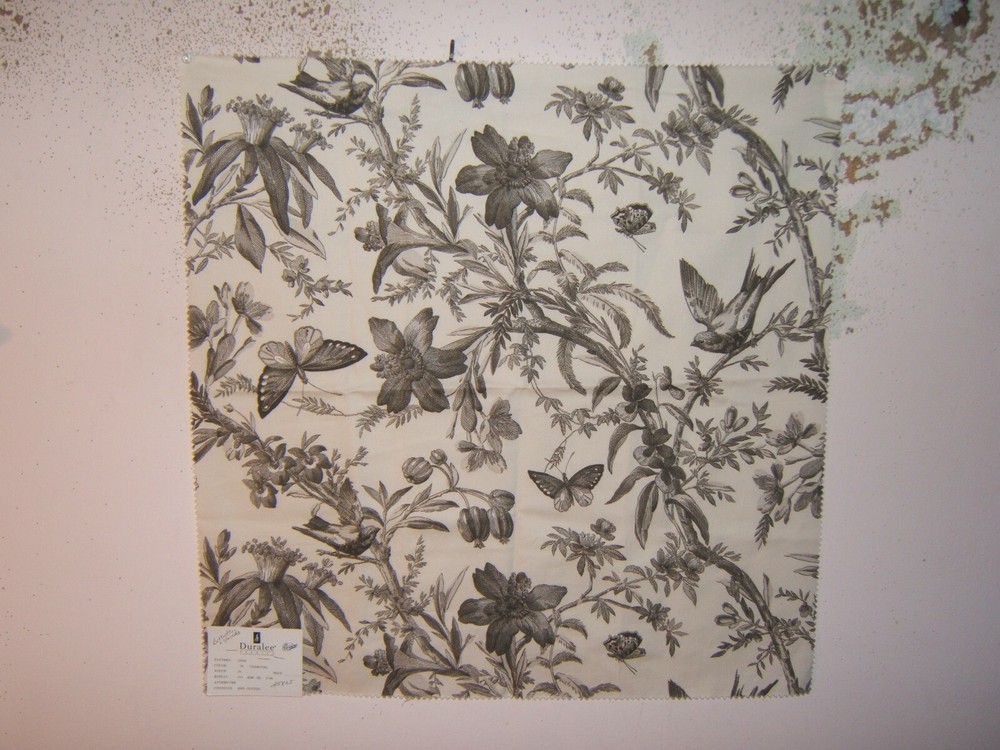 Duralee, Sparrows and Butterflies Floral, Remnant, 25″ W X 25″ L, Color Charcoal