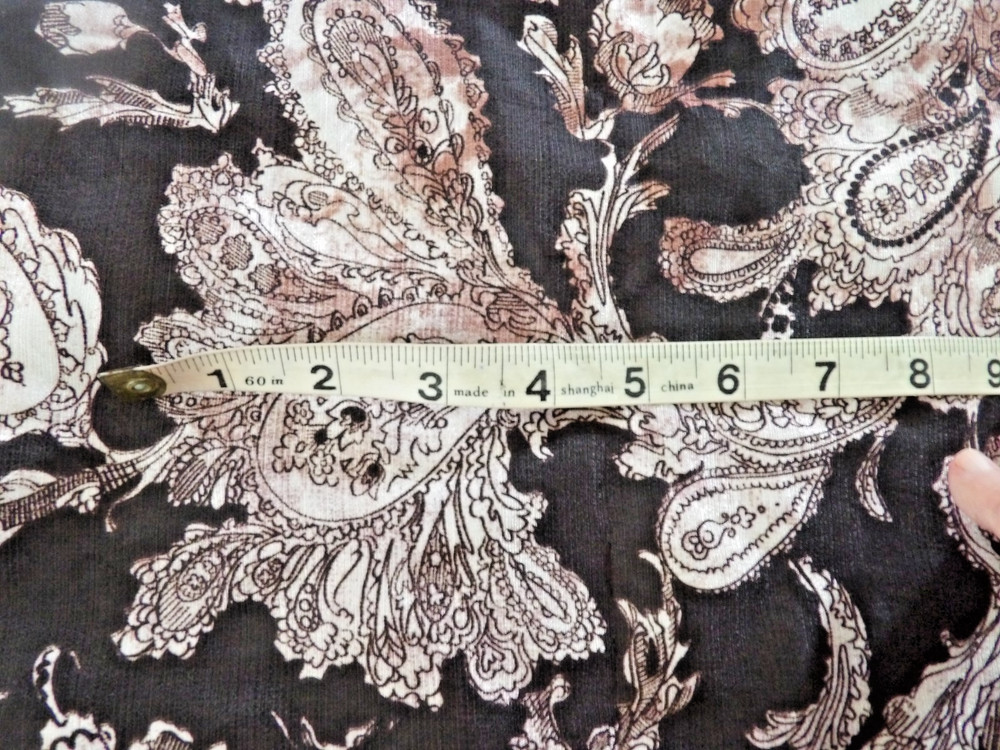 VTG FABRIC UNUSED LIGHT WEIGHT SYNTHETIC SILKY FEEL 44″X 2.5 YD STAMPED PRINT