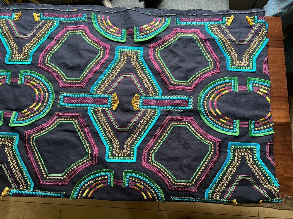 2+YDS Scalamandré Fabric Heavy Embroidery Blue Crewel KAYAPO PERROQUET 51″ x 88″