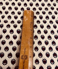 VTG Oak Leaf or Faux Indian Block Print Burgundy & Navy on Cream BTFQ