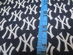 New York Yankees Baseball on 100% Cotton Fabric by the 1/4 Yard: 9″ x 57″ (MLB)