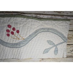 Stunning Berry and vine Cutter Quilt Piece