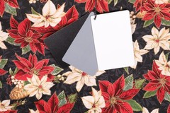 36″L x 44″W Hoffman Fabric Merry Birds White Red Poinsettia Flowers Pinecones