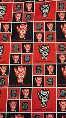 North Carolina State cotton sew quilt licens fabric bhy x 43″ w Wolfpack squares