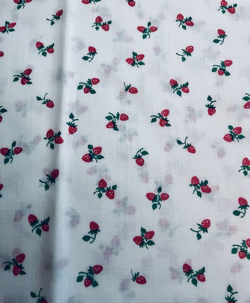 VTG Sweet Tiny Strawberry Clusters on White Dolls,Quilting & Crafts 22″X18″