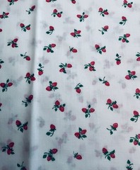 VTG Sweet Tiny Strawberry Clusters on White Dolls,Quilting & Crafts 22″X18″