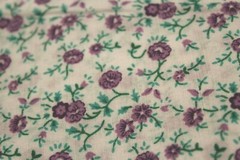 1930s reproduction white fabric cotton quilt purple green flowers 44″x1/2 yd