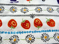 Vintage Fabric Tandler Textile Basket Strawberry Daisy 10234 45″ W X 3 yards +5″