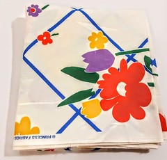 Vtg Mod Flowers On White Cotton Princess Fabrics Inc Pattern #170 – 45″×72″ NOS