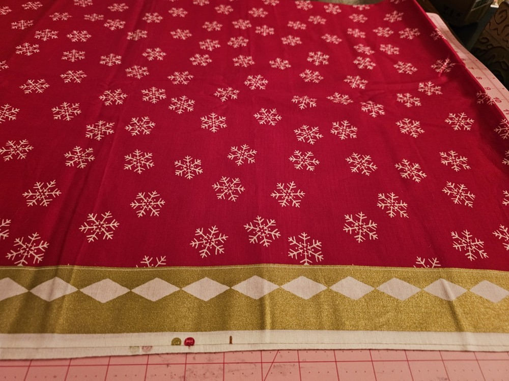 Red White Snowflakes Christmas Gold Border Print Cotton Fabric 3 Yds 20″ x 45