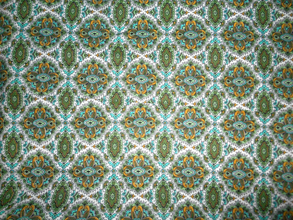 Vintage 1950’s Paisley & Floral Pattern Kaleidoscope Medallions 1 Yard x 37″W