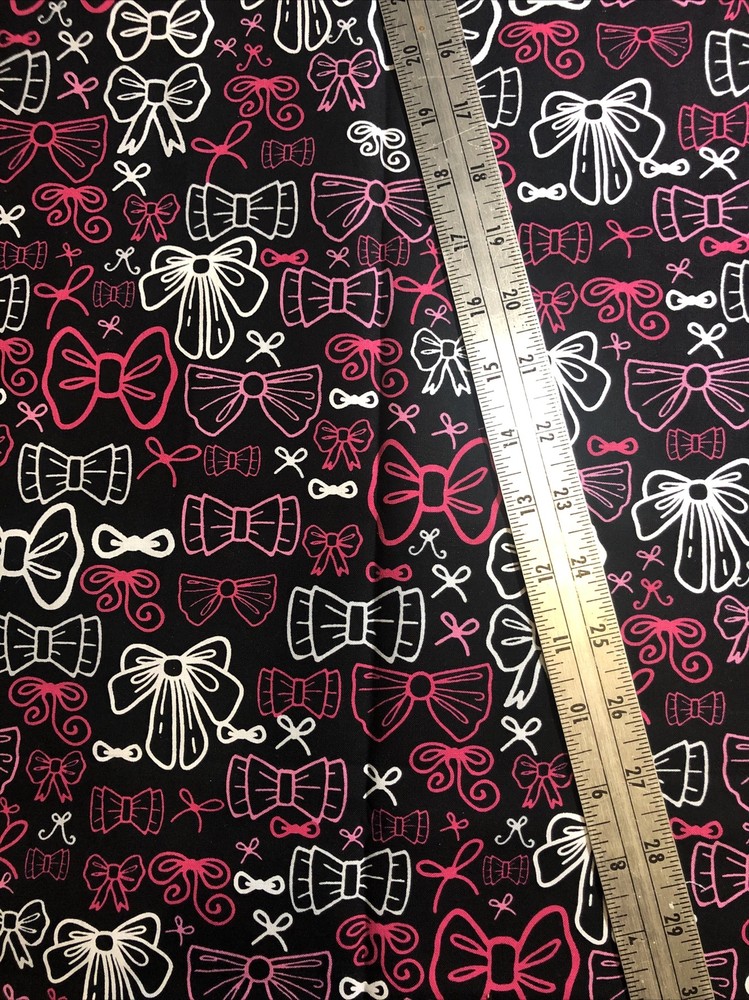 Minnie Mouse Bows On Black OOP Cotton Fabric 21″ x 44″ New