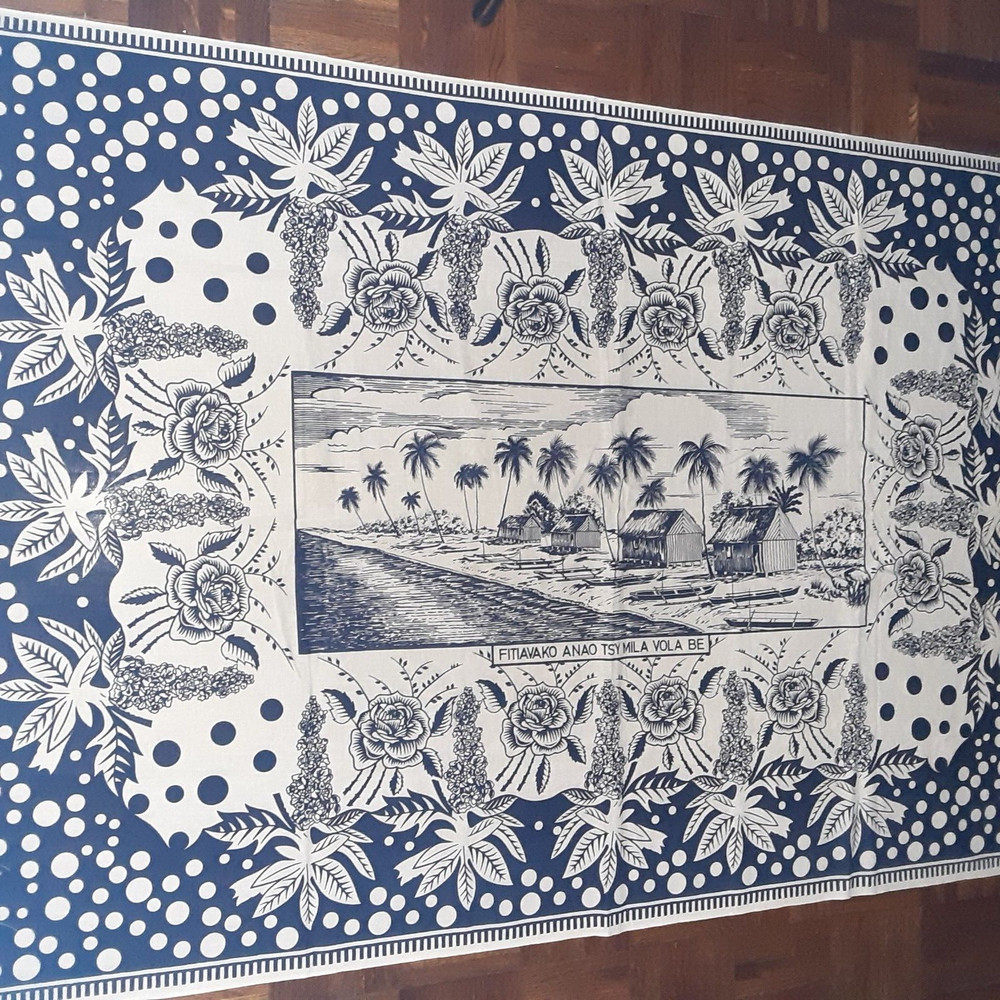 Fabric Panel Material Tropical Blue White Resort Floral Large 46 x 66 inches NEW