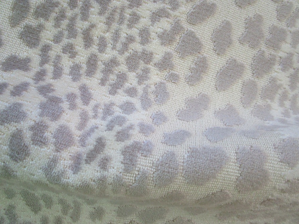 Epingle Velvet Animal Lynx /Pearl leopard Print Fabric Grey White 49″ W x 82″L