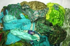 BBI LOT PURE SILK Antique Vintage Sari REMNANT Fabrics 100 GRAMS Green Craft