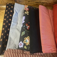Lot of Cotton Quilting Fabric Prints/Florals/Solids 2+ Pounds Red/Black Scraps