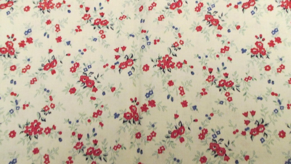 Cotton Fabric Small Red & Blue Flowers On Beige craft quilt 25″ x 42