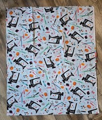 1.5 Yds Handmade With Love Cotton Quilting Fabric Vintage Sewing Machines AKO