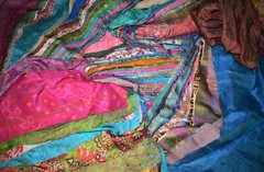100 gr Huge Lot 100% Pure Silk Vintage Sari Fabric remnants scrap 18″X18″
