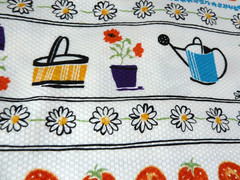 Vintage Fabric Tandler Textile Basket Strawberry Daisy 10234 45″ W X 3 yards +5″