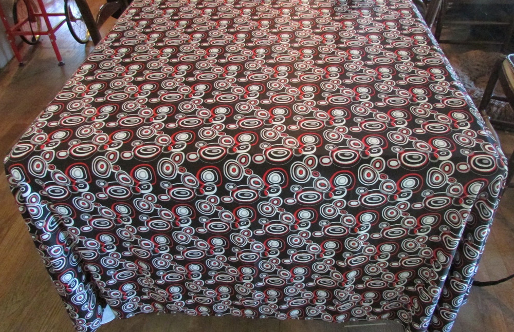 LARGE piece!Circle pattern faric Stretchy knit synthetic fiber 1.97 x 1.72 yards
