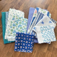 Vtg Sewing Fabric Lot Blue Floral Crafting Quilting Remnants Cottage 2.5+ lbs