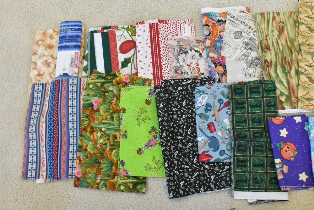 Lot, Novelty Prints Cotton Pieces & Scraps, 2 Pound & 2 Oz, S133