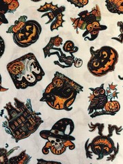 HAPPY HAUNTING QUILTING TREASURES RETRO HALLOWEEN FABRIC HALF YARD