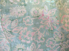 6-2/3 YDS MOTTLED GREEN BATIK WOODCUT FLOWERS 100% COTTON OOP 2008