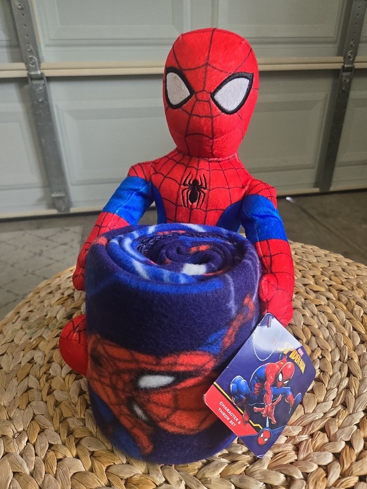 Marvels Spider-Man Fearless Spidey Character Hugger Pillow & Silk Touch Throw