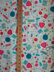 RETRO SEWING ITEMS PIN CUSHIONS SCISSOR THIMBLE THREAD WHITE COTTON FABRIC FQ