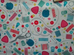 RETRO SEWING ITEMS PIN CUSHIONS SCISSOR THIMBLE THREAD WHITE COTTON FABRIC FQ